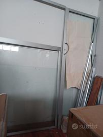 Vetrina con porta