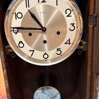 Orologio a pendolo antico