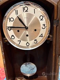 Orologio a pendolo antico