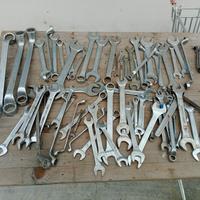 blocco vario di chiavi utensili ed attrezzi