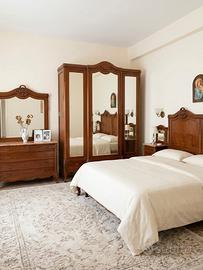 camera da letto classica in legno