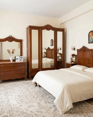camera da letto classica in legno