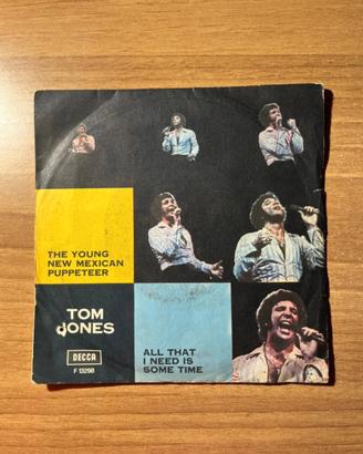 Tom Jones - The young new mexican puppeteer