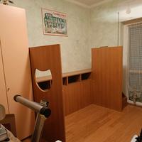 cameretta con tre letti