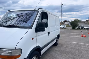 Furgone Renault Master gancio traino