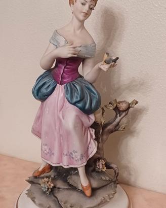 Statuina vintage in porcellana di Capodimonte.