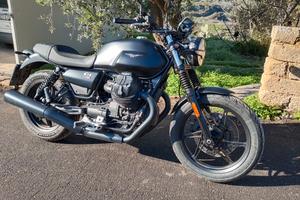 MOTO GUZZI V7 STONE 2024 