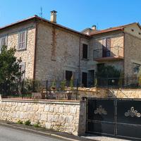 Casa indipendente in pietra