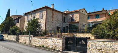 Casa indipendente in pietra