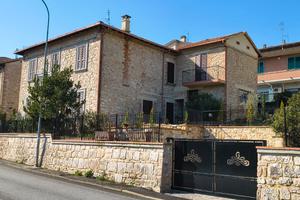 Casa indipendente in pietra