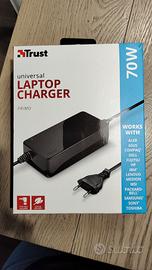Alimentatore universale Trust da 70 watt 