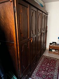 Armadio in legno massello Noce