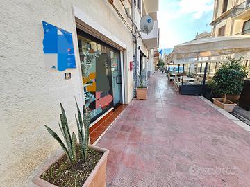 Locale commerciale presso piazza