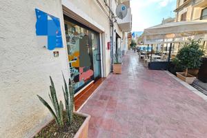 Locale commerciale presso piazza