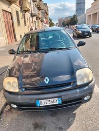 CLIO 2  XRE DEL 2000