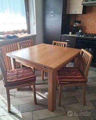 Tavolo in rovere completo di 4 sedie