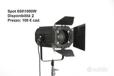 Attrezzatura fotografica varia per sala di posa