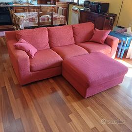 Divano con pouf