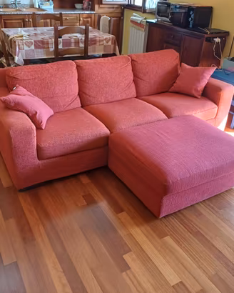 Divano con pouf