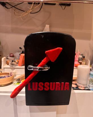 Frigo da tavolo Red bull-rivisitato di design