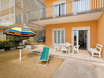Due camere fronte mare piano terra