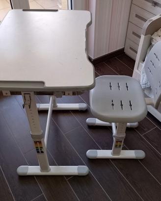 Scrivania regolabile in altezza 25€