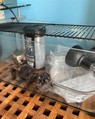 Acquaterrario con filtro esterno e lampada UV