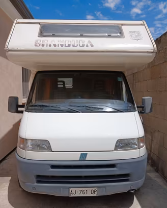 camper maneggevole  lunghezza m.5,50