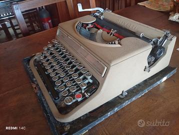 Macchina da scrivere Olivetti Studio 42 Beige