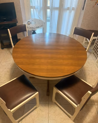 Tavolo rotondo allungabile in legno