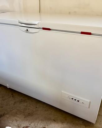 Congelatore a pozzetto Indesit OS 600 HT