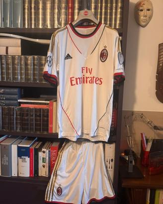 Completo originale Milan