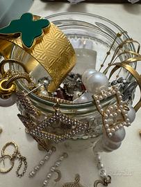 Lotto di Bigiotteria varia: Collane, Bracciali