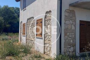 Rustico / Casale di 175 m² con più di 5 locali a A