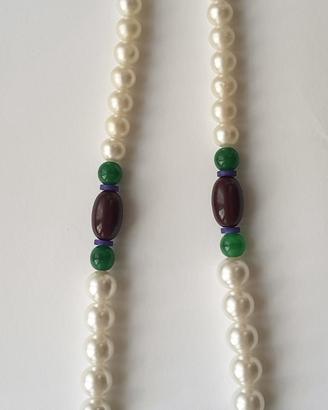 Orecchini, collana di perle di fiume e portagioie 