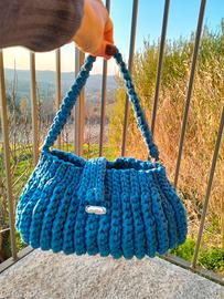 Borsa all'uncinetto blu chiaro 