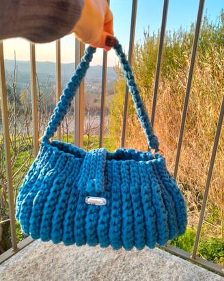 Borsa all'uncinetto blu chiaro 