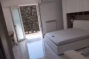 Ampia camera per ragazza uso singolo letto grande