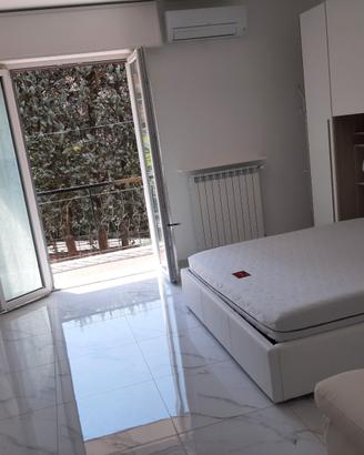 Ampia camera per ragazza uso singolo letto grande