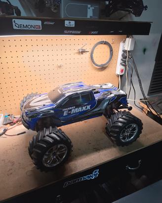 traxxas e-maxx brushless 1/8 