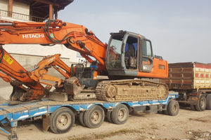 Escavatore zx 240 Hitachi