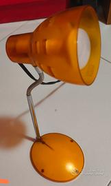 lampada da scrivania arancione 