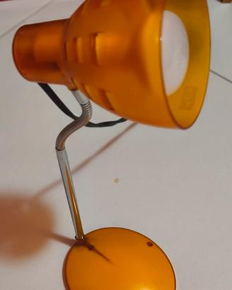 lampada da scrivania arancione 