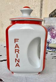 Vecchio barattolo per farina in ceramica