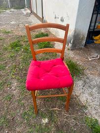 Sedie in legno con cuscini