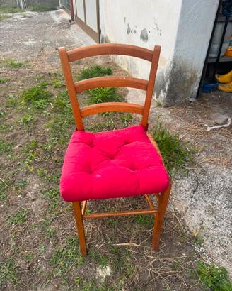 Sedie in legno con cuscini