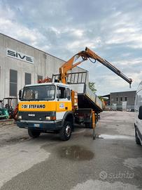 Iveco 135 17 con gru e ribaltabile