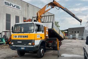 Iveco 135 17 con gru e ribaltabile
