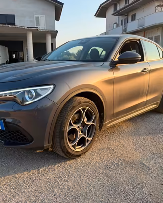 Alfa Romeo Stelvio 2.2 Turbodiesel 190 CV AT8 Q4 B