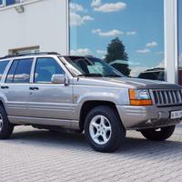 Jeep Grand Cherokee 5.9 Limited LX auto